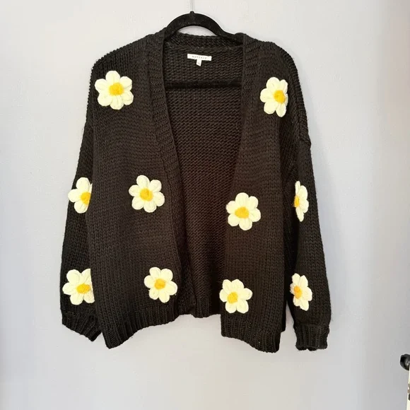 Baevely 3D Flower Cardigan Black Cream Yellow Daisies Oversized L - Picture 2 of 10